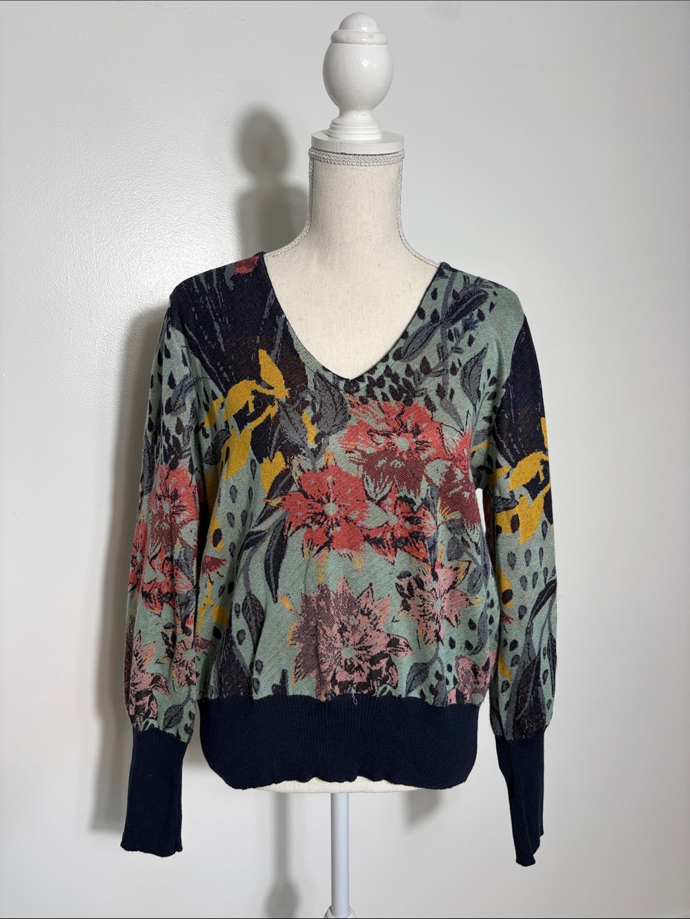 Aldo Martins Floral V-Neck Women's Sweater in Green and Coral Large